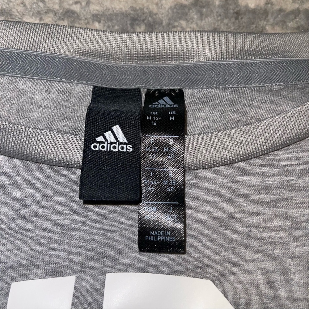 lightly worn top - Picture 3 of 3